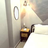 Single Room with Shared Bathroom - No Window
