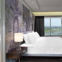 Grande Suite, Concierge lounge access, 1 Bedroom Larger Suite, 1 King, River view, Corner room