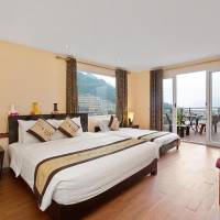 Suite with Mountain View