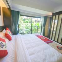 Suite with Garden View