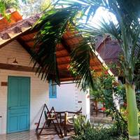 Bungalow with Garden View