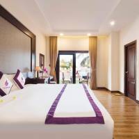 Senior Suite Double with Pool View	