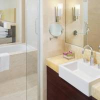 Club King, Club lounge access, Guest room, 1 King, Balcony