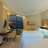 Club Twin, Club lounge access, Guest room, 2 Double, Balcony 