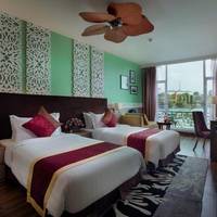 Premier Twin Room with Lake View