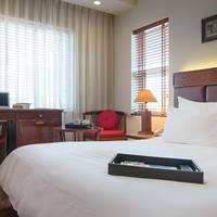 Deluxe Double Room with Window and Neighboring View 