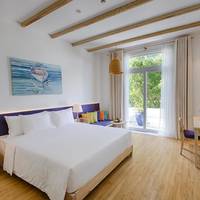 Deluxe King Room with Balcony - Pool/City View