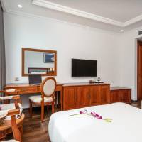 Double or Twin Room with Partial Sea View
