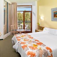 Twin Room (2 Adults + 1 Child)