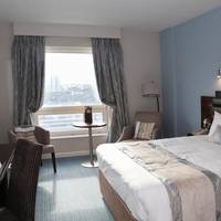 Queen Deluxe Room