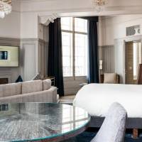 Signature Suite