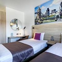 Interconnecting Queen Room