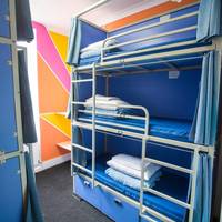 Bed in Female Dormitory Room for 6 People with Bathroom