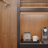 Urban room, Guest room, 1 King, Riverview