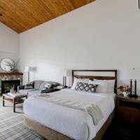 Cavell Room - One Queen bed and one Sofabed