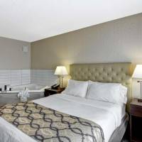 Queen Room with Spa Bath - Non-Smoking