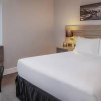 Queen Guest Room