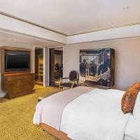 Executive King Room inclusive soft drinks from 9:00 to 17:00 in the business lounge