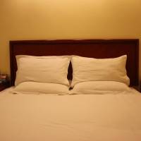 Business Queen Room