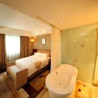 Executive Deluxe Queen Room