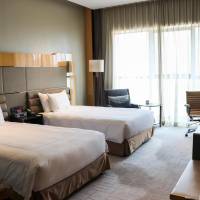 2 Twin Standard Lounge Access City View