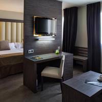 Family Room with Parking (2 Adults + 2 Children)