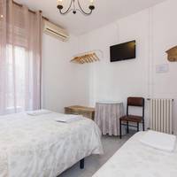 Basic Triple Room with Shared Bathroom