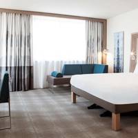 Suite with 1 double bed and twin beds