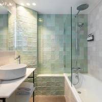 Twin Room with Mobility Accessible Roll-In Shower