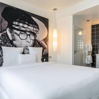 2 Adjacent Rooms