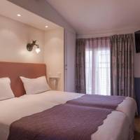 Quadruple Room with four single beds