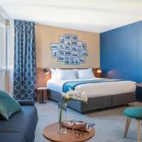 Privilege room queen-size double bed and 1 sofa bed for 1 person