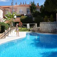 Apartment with Pool View 