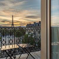 Prestige Double Room Comtesse - Eiffel Tower Front View with Balcony