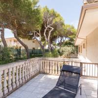 Villa with Garden View
