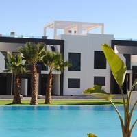 Apartment with Pool View 