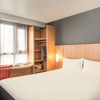 Standard Room with one double and one single bed