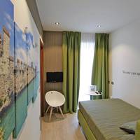 Single Room with Balcony - 1st Floor