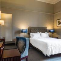 Premier Queen Room