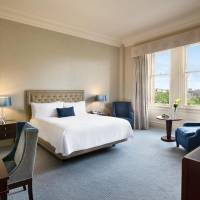Premier Queen Room with View