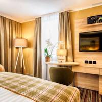 Room #4934677