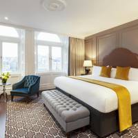 One-Bedroom King Suite with Castle View