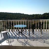 One-Bedroom Apartment with Terrace and Sea View - Podstražje Street 35