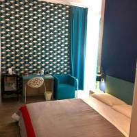 Double or Twin Room with Side Sea View