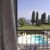 Apartment with Lake View
