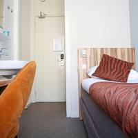 Budget Single Room with private bathroom in the hallway