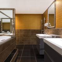 Royal Suite - Split Level with Spa Bath - Private House