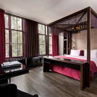 Canal View Superior Deluxe Room with Spa Bath