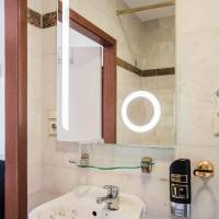 Single (Private Bathroom)