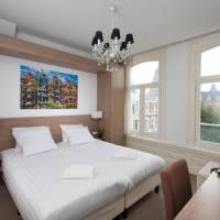 Twin Room with museum view